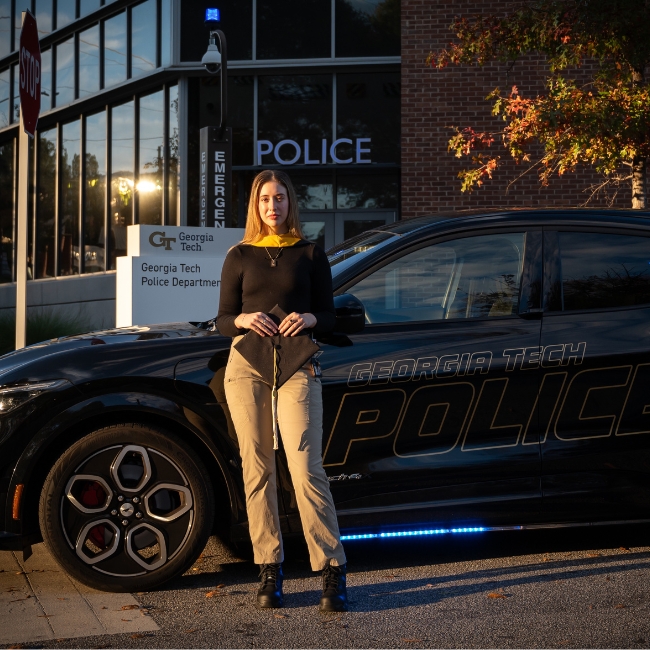 Flynn Jasmine Nauta in front of a GT police car