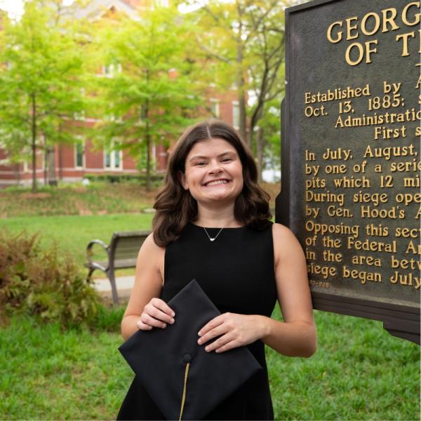 Bailey Toms grad photo