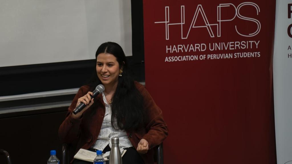  Ruiz León presenting her work at the Peru Conference at Harvard 2025: Tough Conversations for Building Progress. 