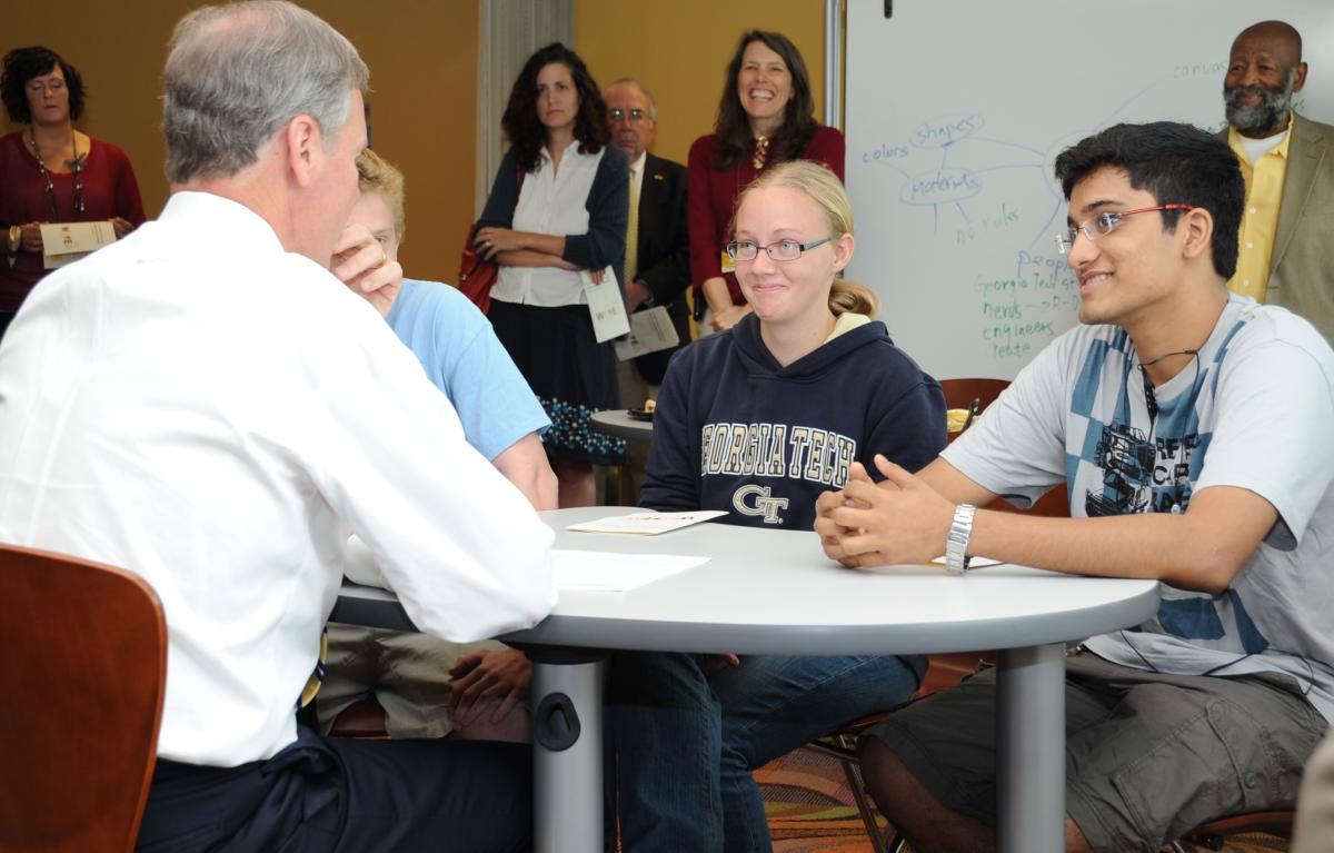 Former Georgia Tech President G.P. "Bud" Peterson working with students in the CommLab shortly after its opening