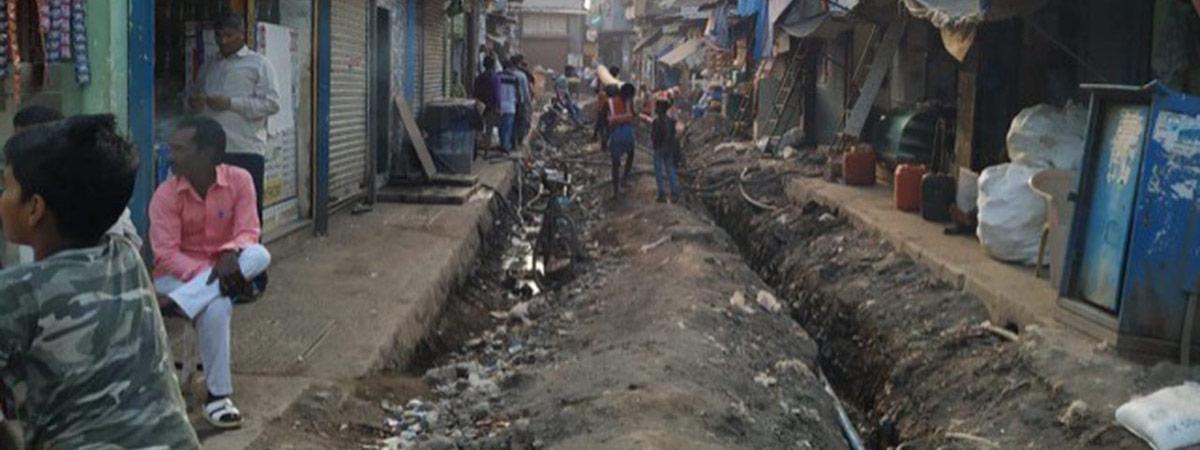 Water pipes being laid in an informal settlement of Mumbai